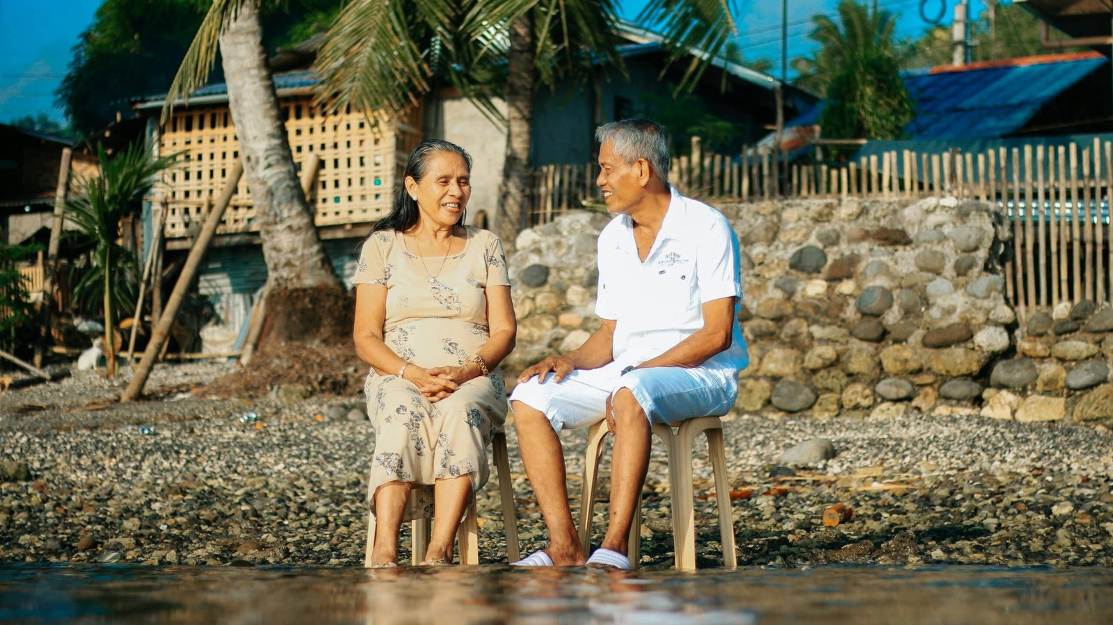 Tips and Strategies for Saving in Your 40s to Prepare for Retirement men and women retirement